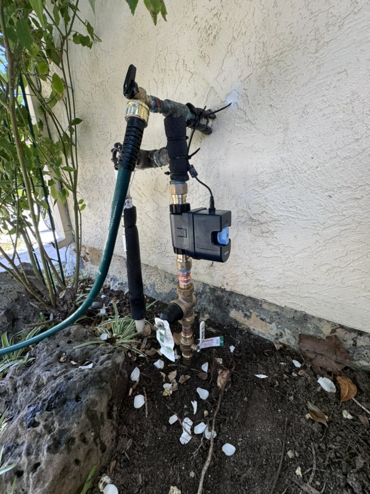 Smart leak detection shutoff valve